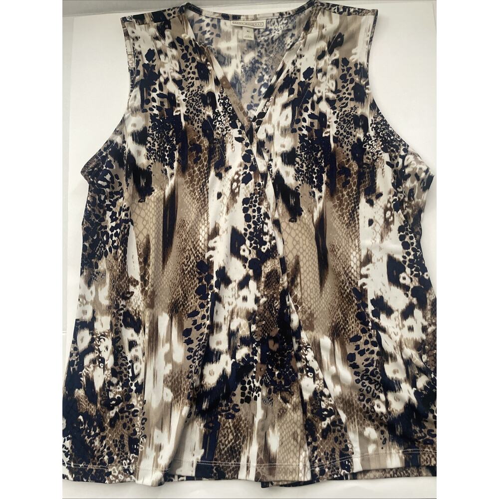 Dana Buchman V Neck Loose Flow Animal Sleeveless Top. Casual Classic Career Top